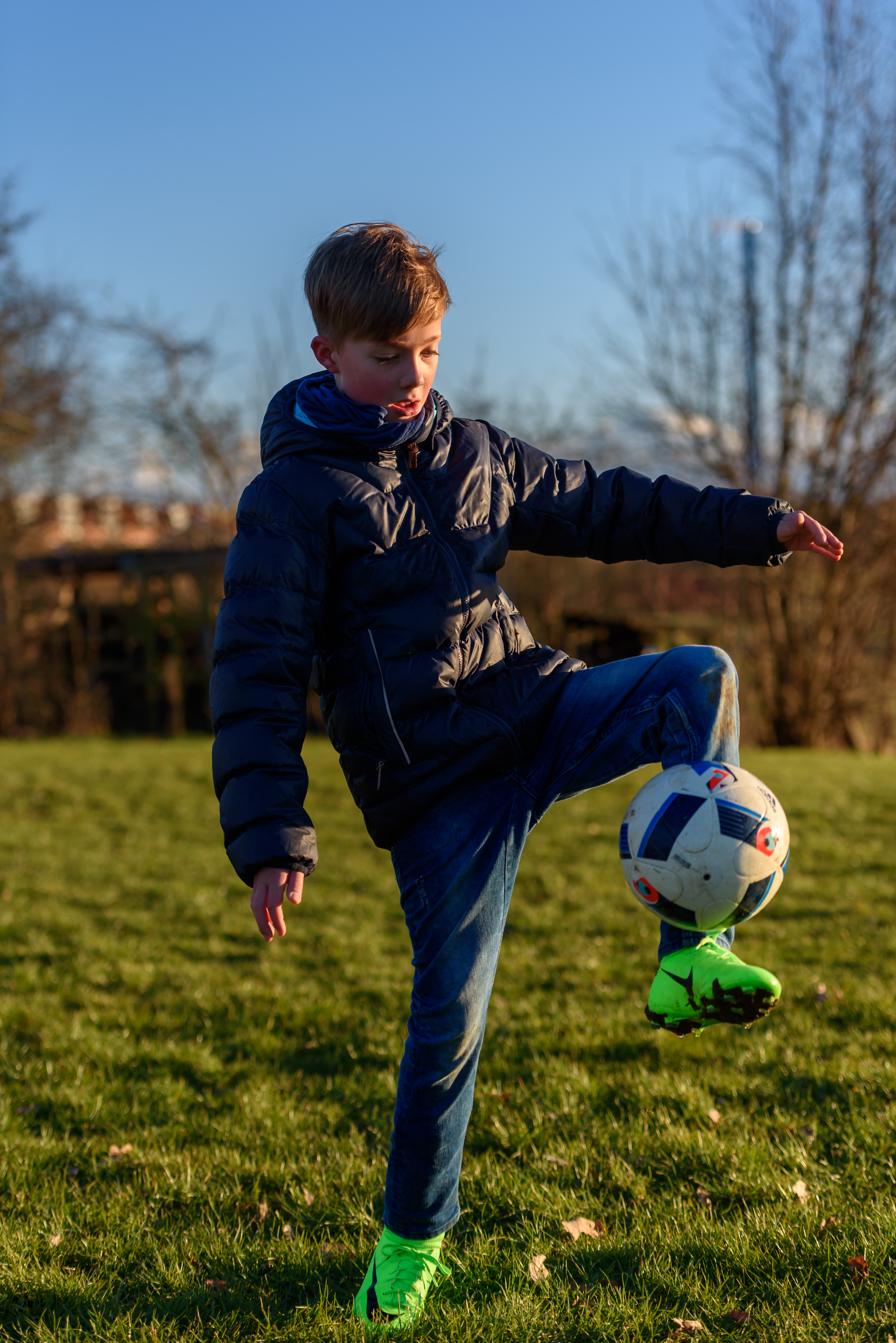 Dreng med fodbold