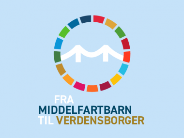 Logo med teksten: Fra middelfartbarn til verdensborger